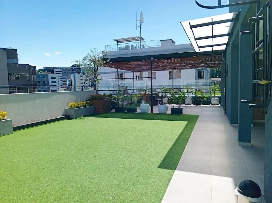 Appartement 130 M2 Centre Nord De Quito A 5Min Du Metro, Supermarches, Banques, Etc Lägenhet