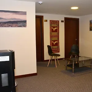 Angeles Apartahotel